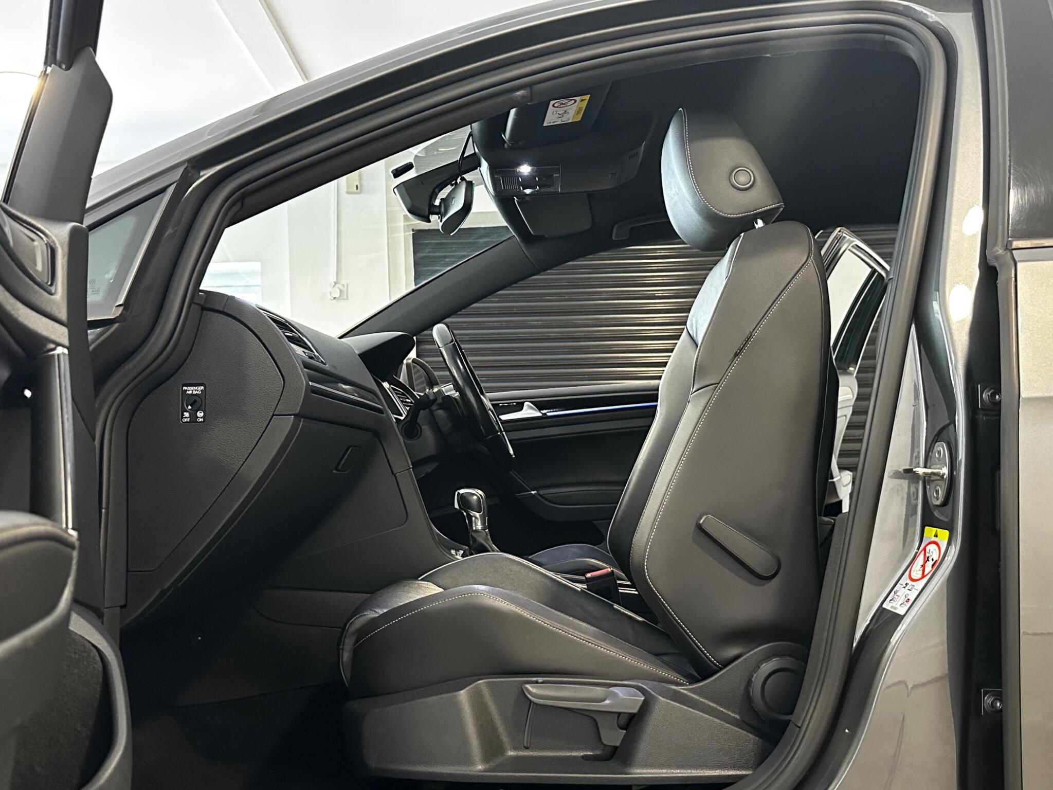 Volkswagen Golf - Image 13