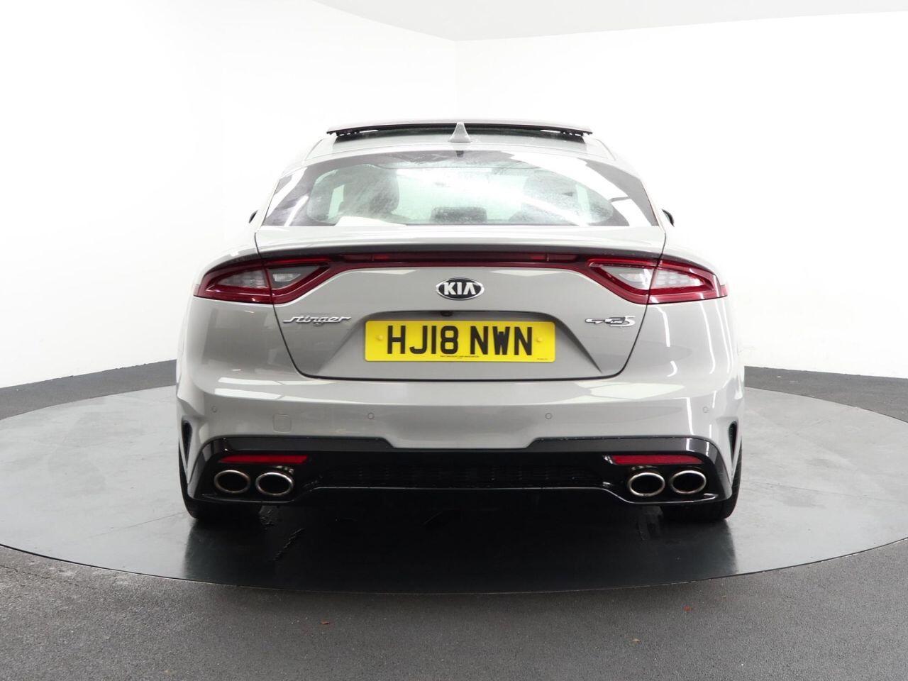 Kia Stinger - Image 11
