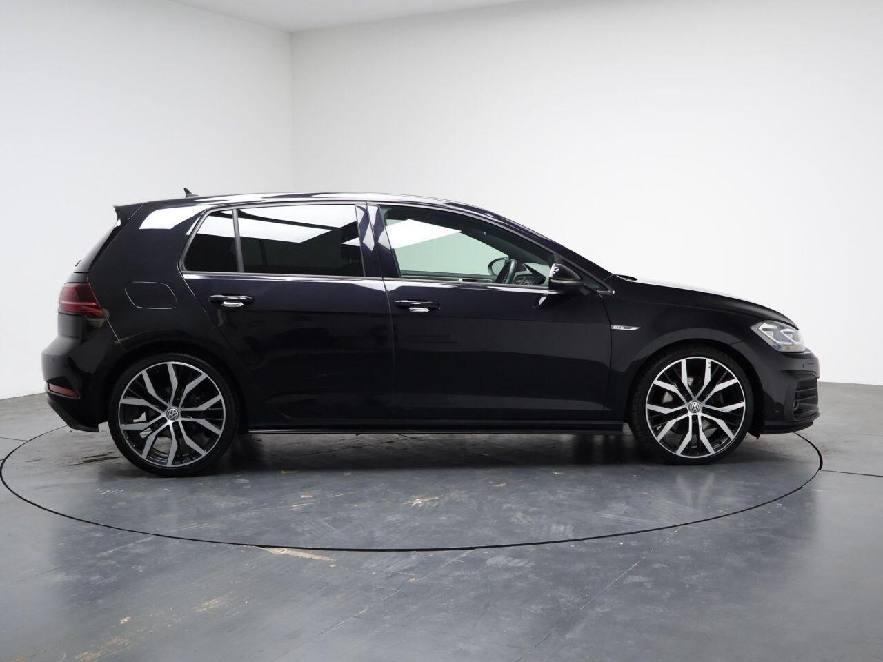 Volkswagen Golf - Image 12