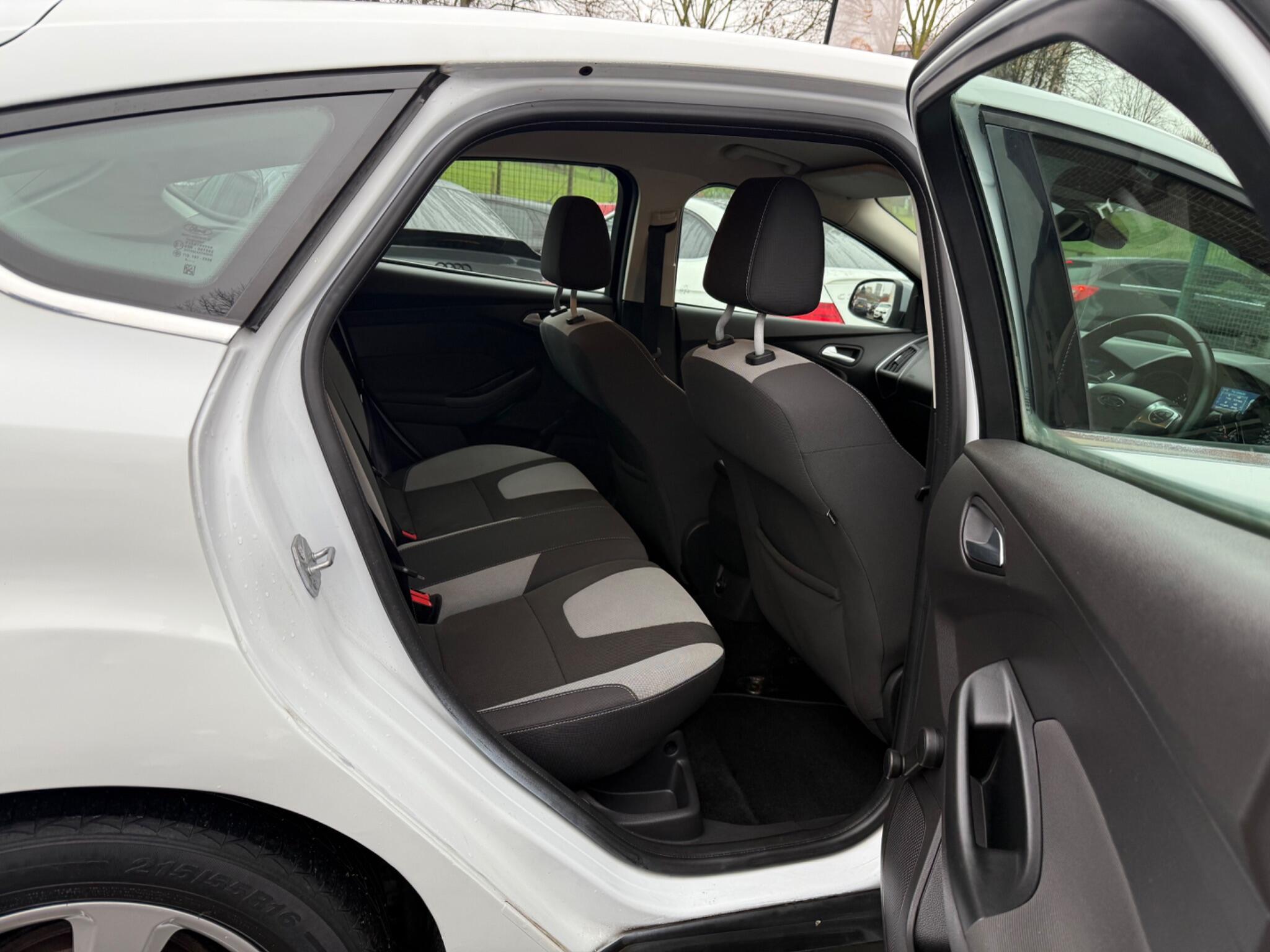 Ford Focus - Image 20