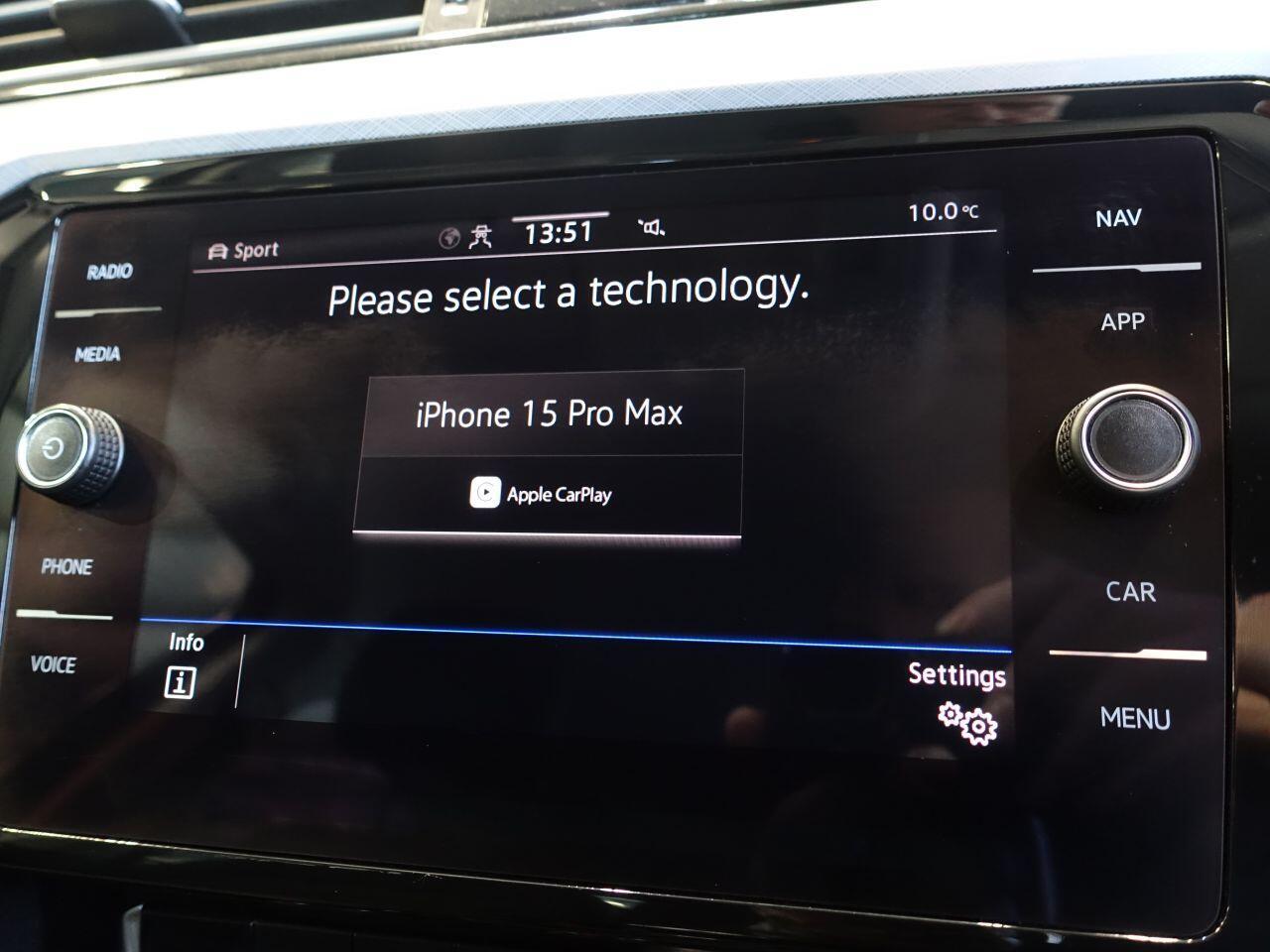 Volkswagen Passat - Image 31