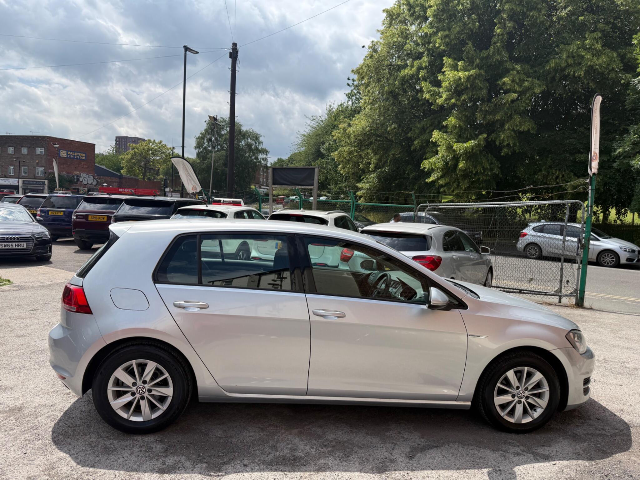 Volkswagen Golf - Image 8