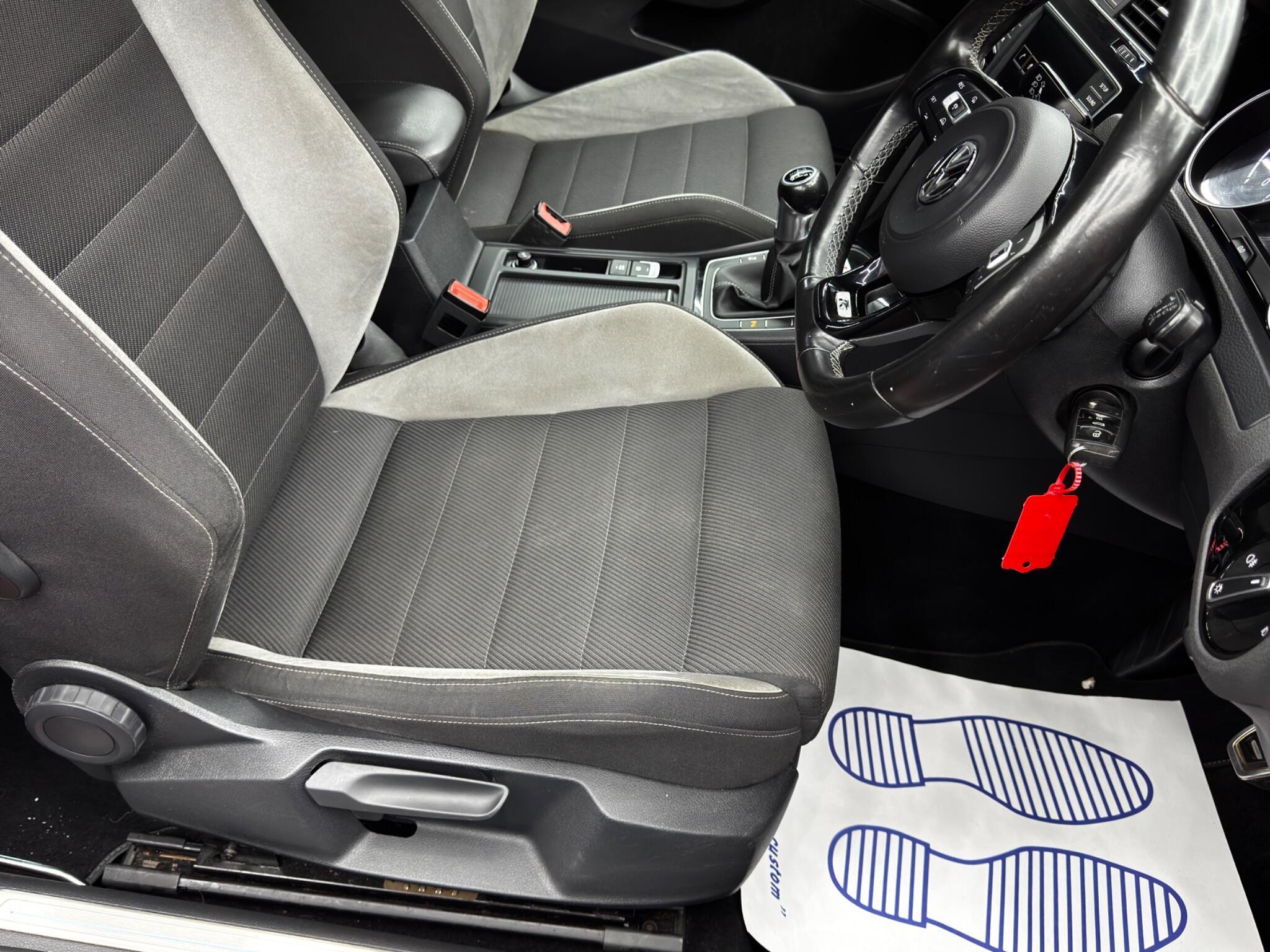 Volkswagen Golf - Image 13