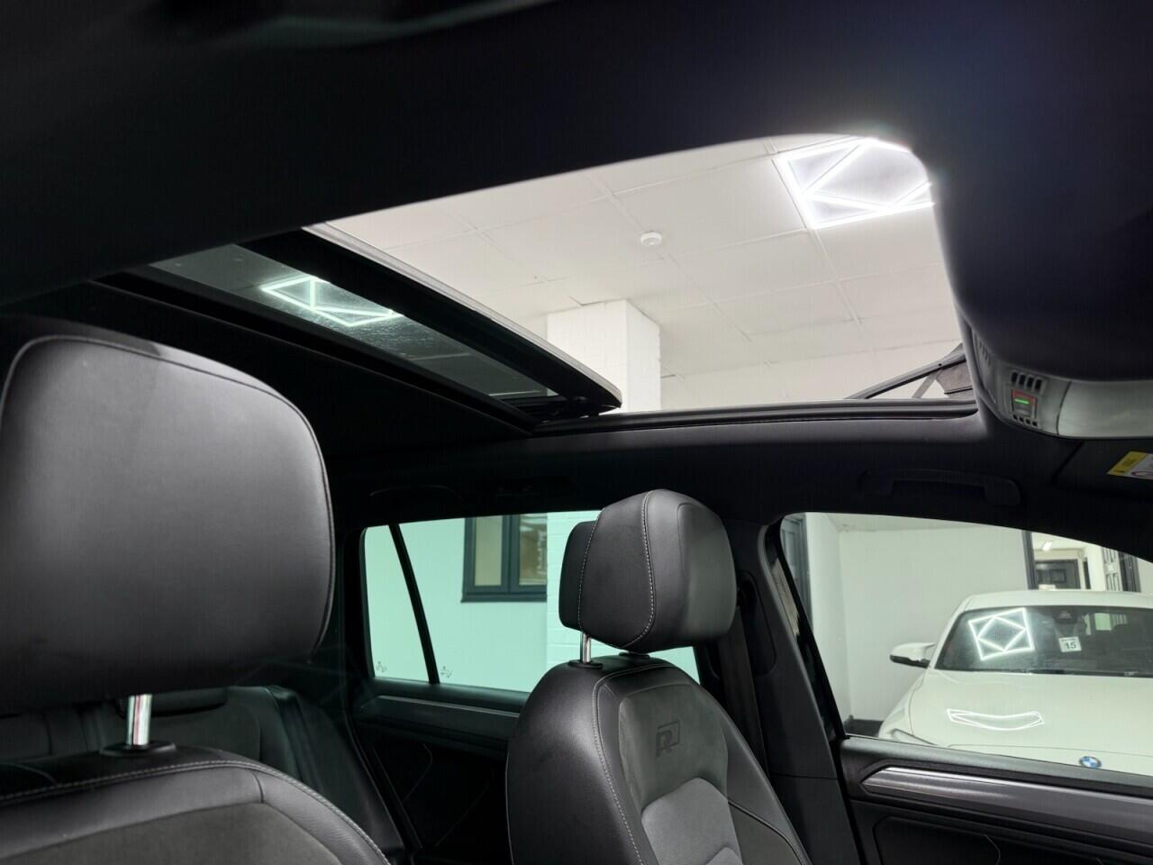 Volkswagen Tiguan - Image 17