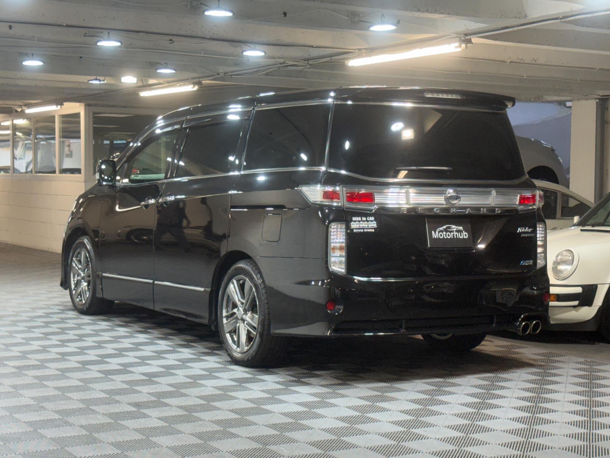 Nissan Elgrand - Image 4