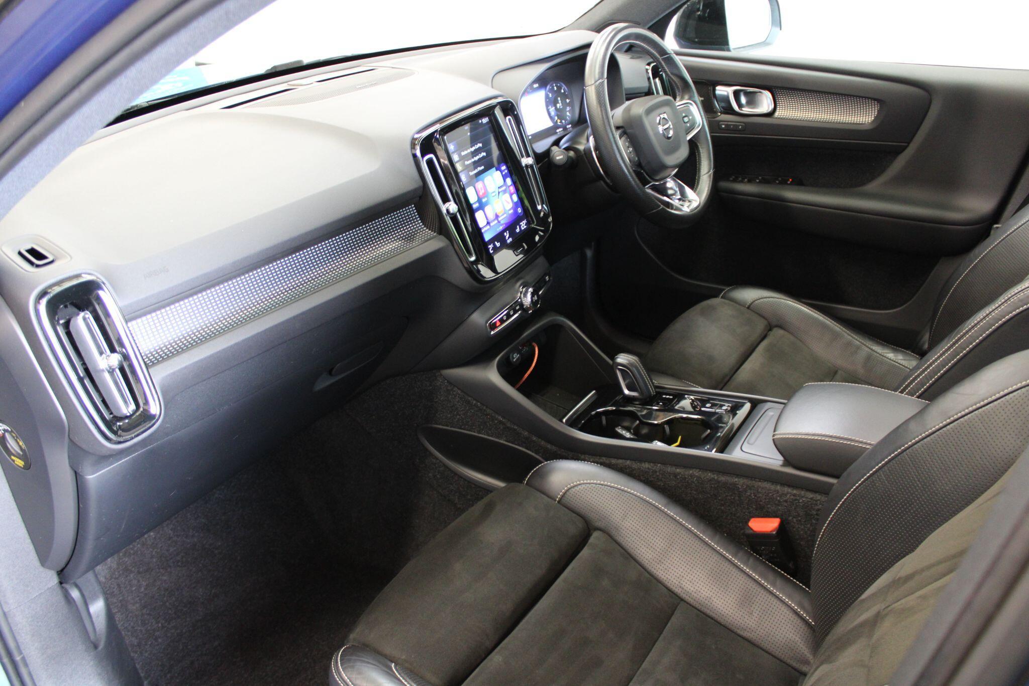 Volvo XC40 - Image 2