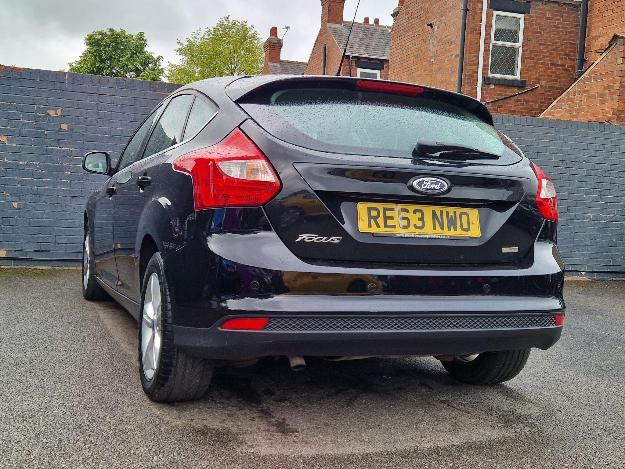 Ford Focus - Image 18