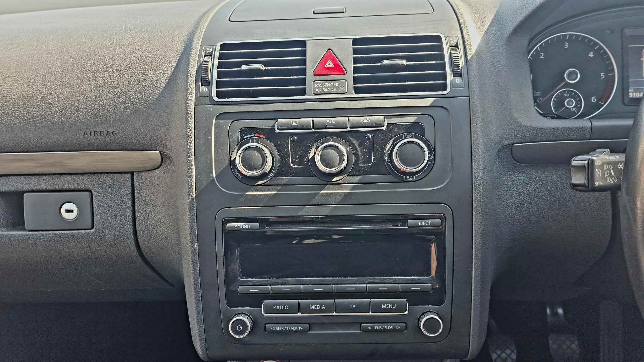 Volkswagen Touran - Image 27