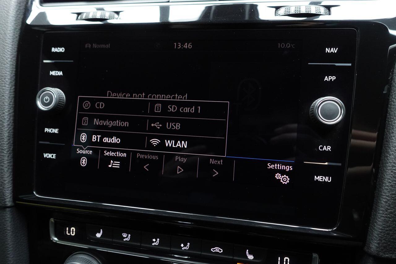 Volkswagen Golf - Image 24