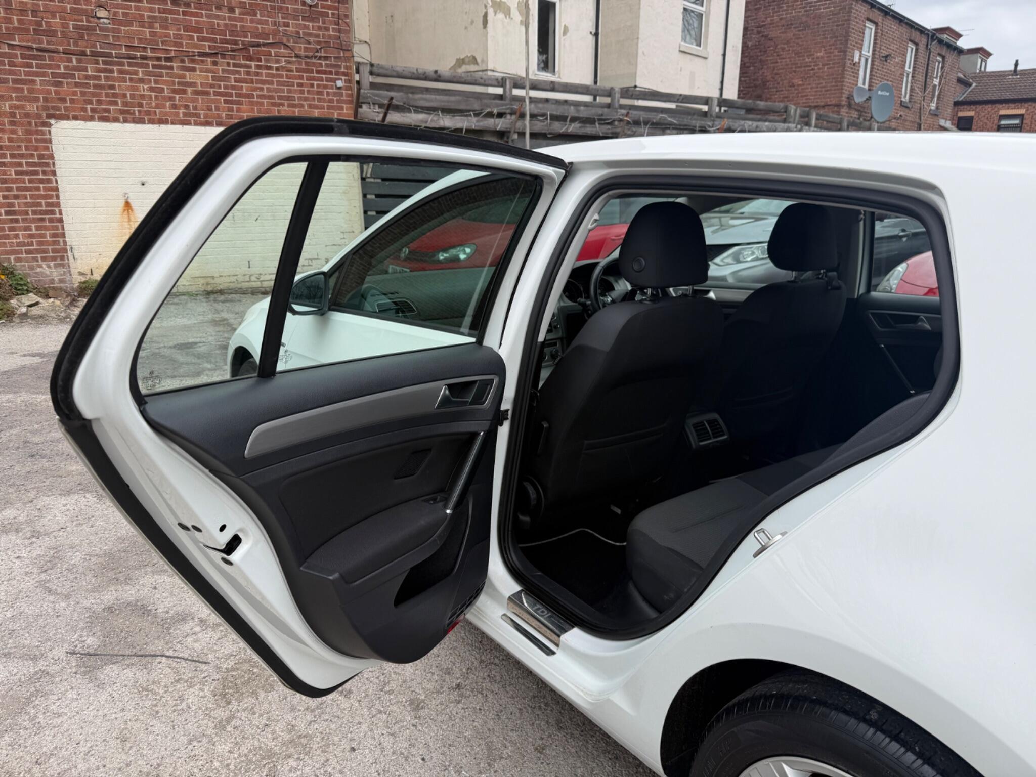 Volkswagen Golf - Image 26