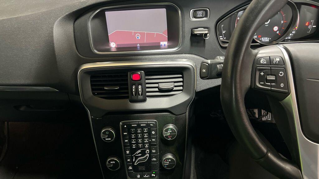 Volvo V40 - Image 2