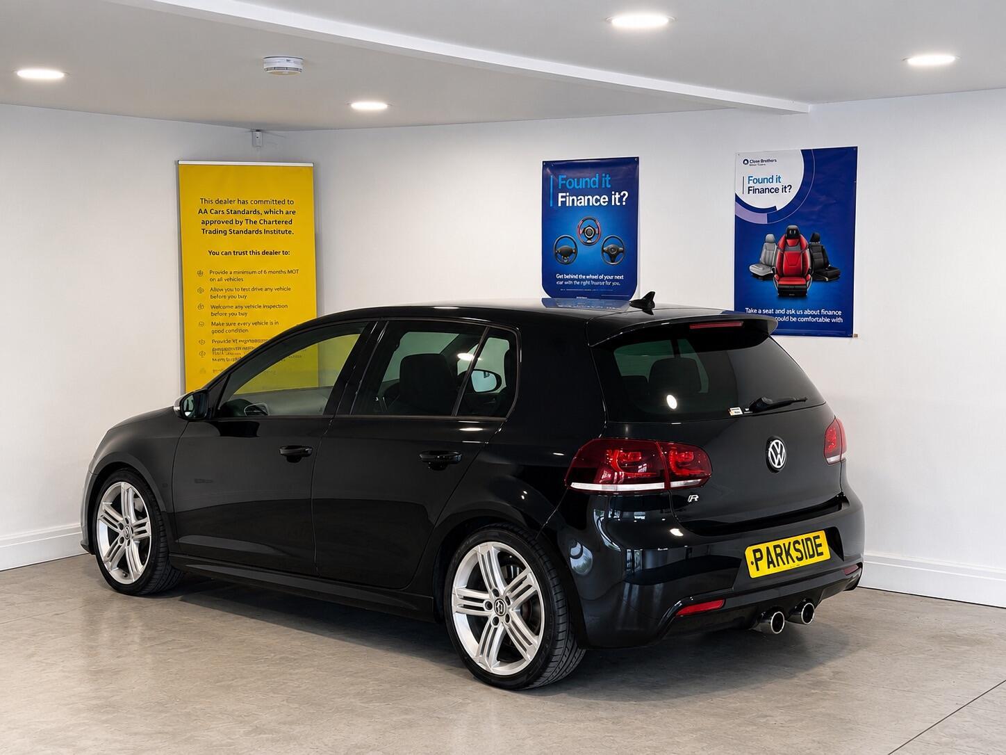 Volkswagen Golf - Image 4