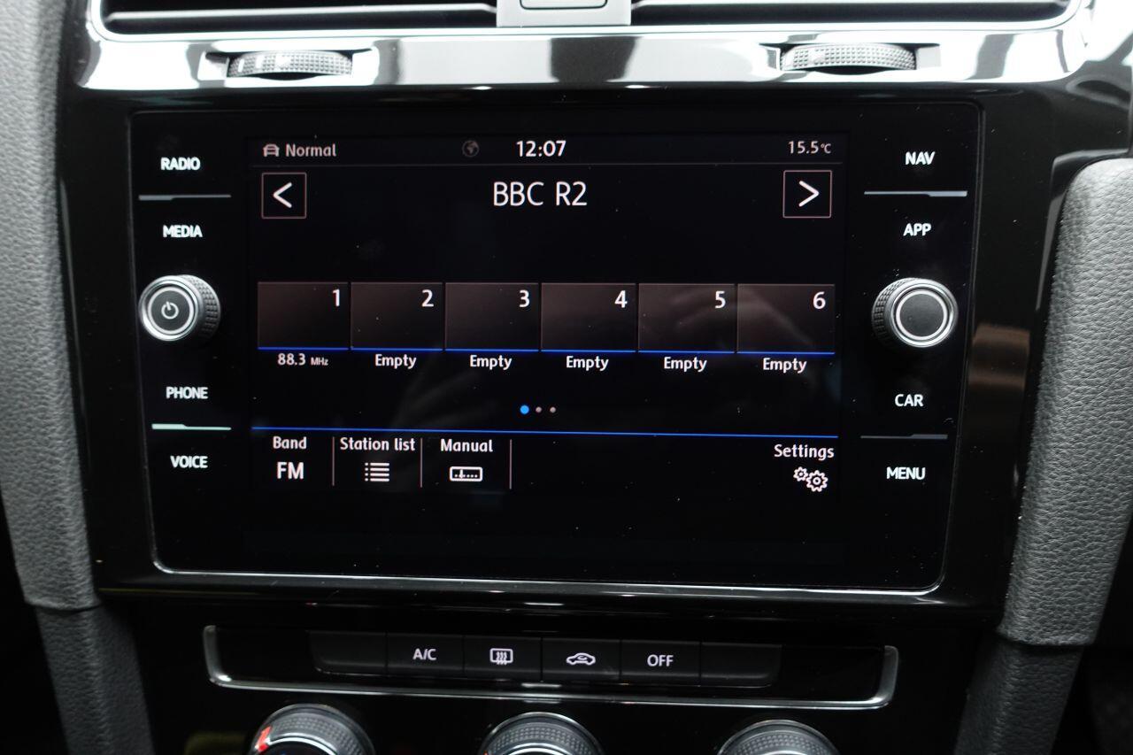 Volkswagen Golf - Image 23