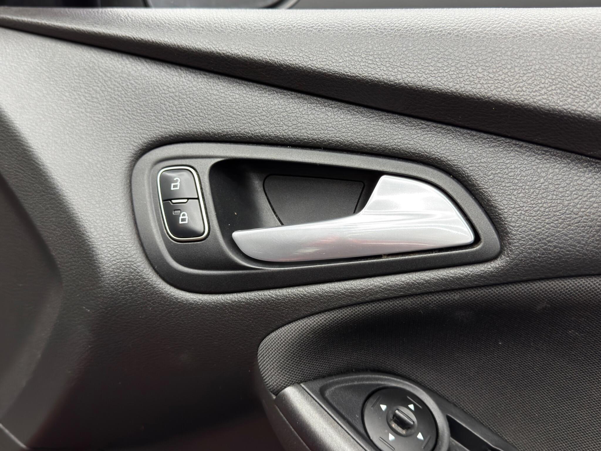 Ford Focus - Image 35