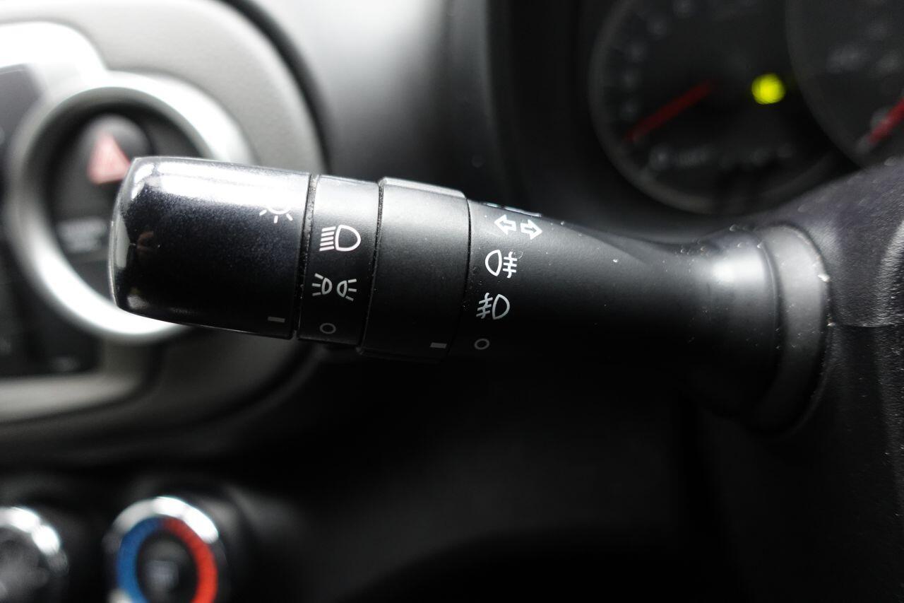 Toyota Yaris - Image 32