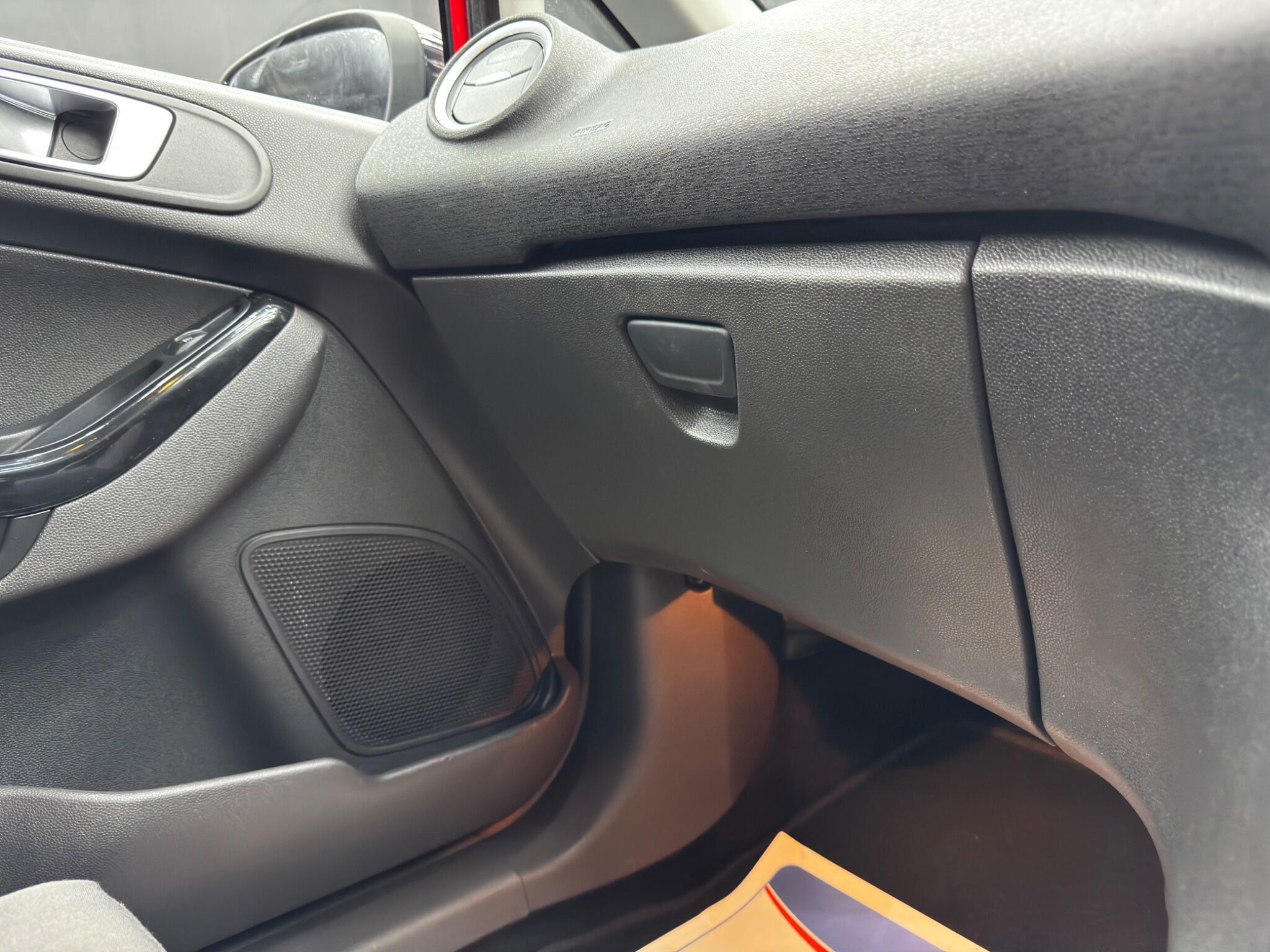 Ford Fiesta - Image 38