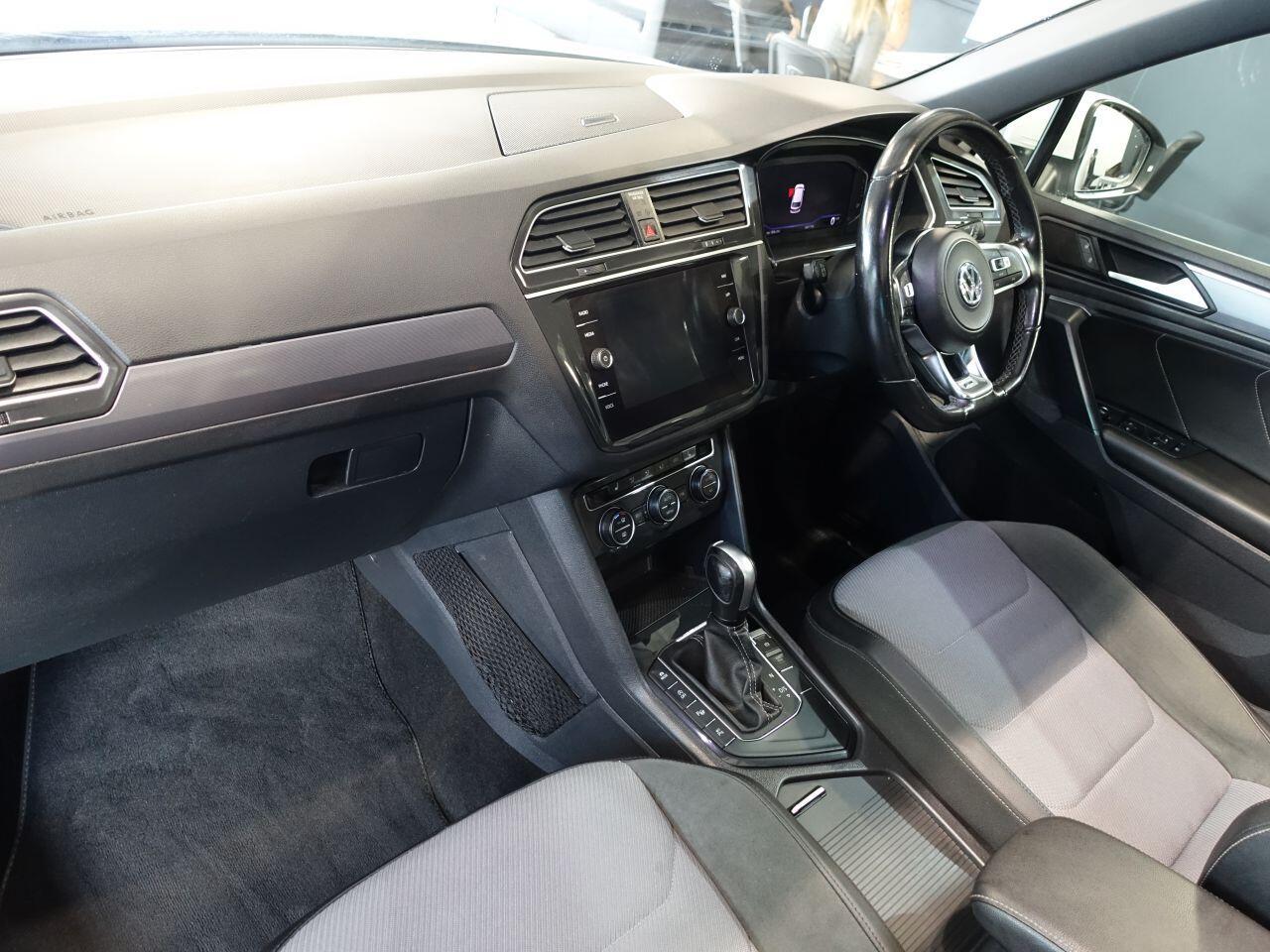 Volkswagen Tiguan - Image 13