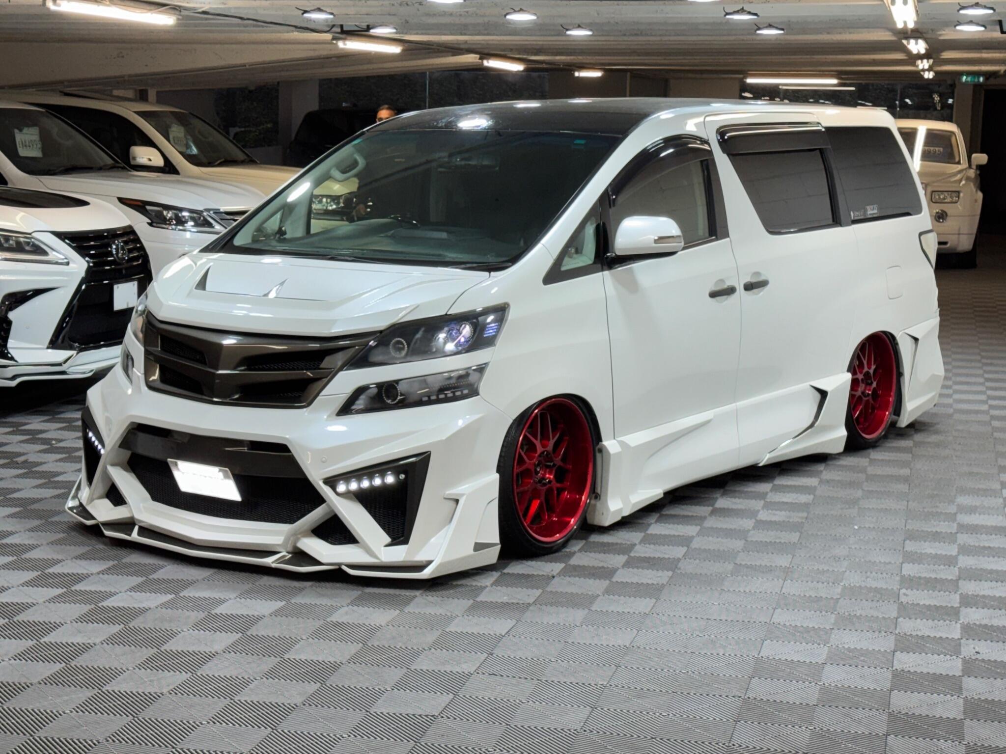 Toyota Vellfire - Image 2