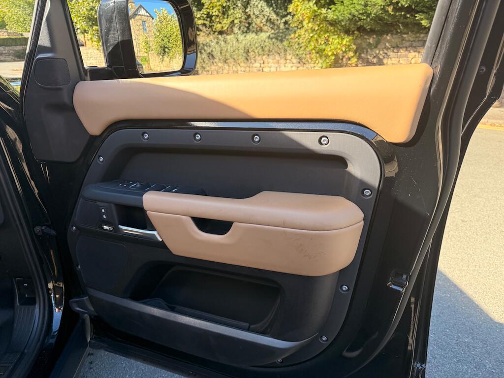 Land Rover Defender 110 - Image 20
