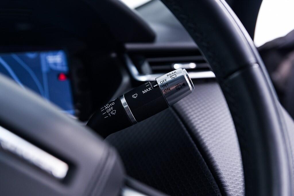 Land Rover Range Rover Velar - Image 27