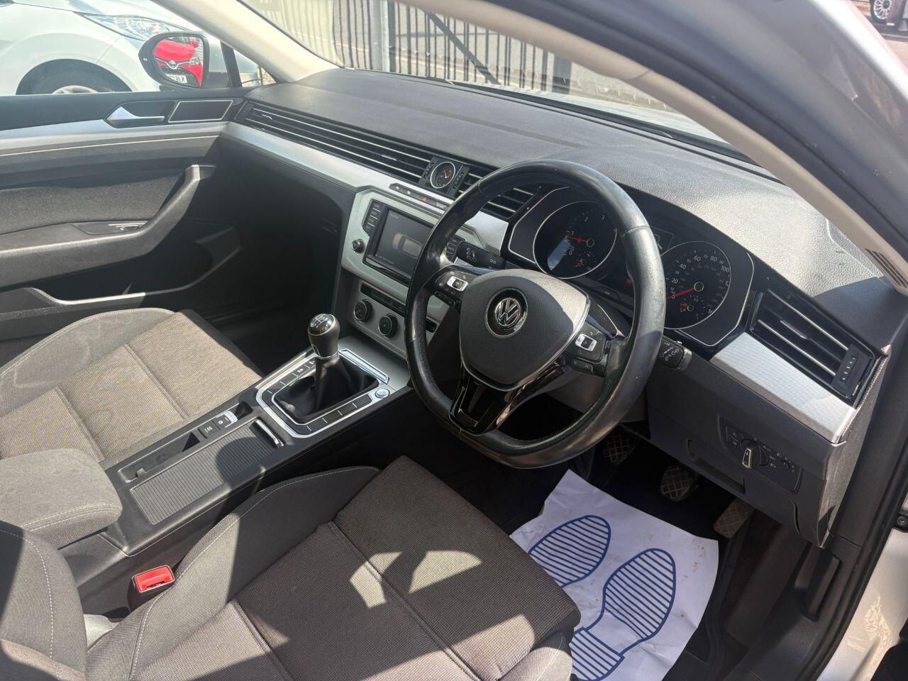 Volkswagen Passat - Image 9