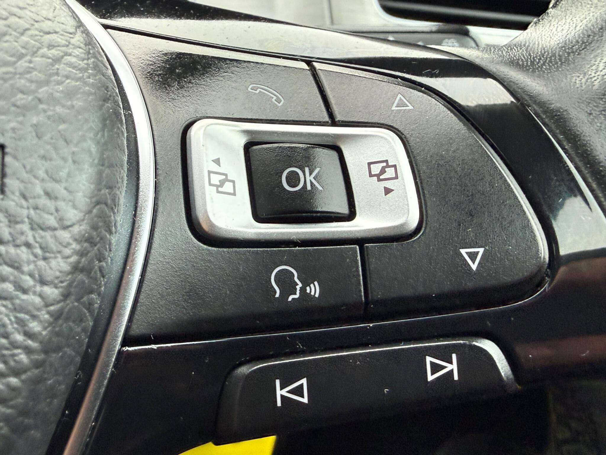 Volkswagen Golf - Image 30