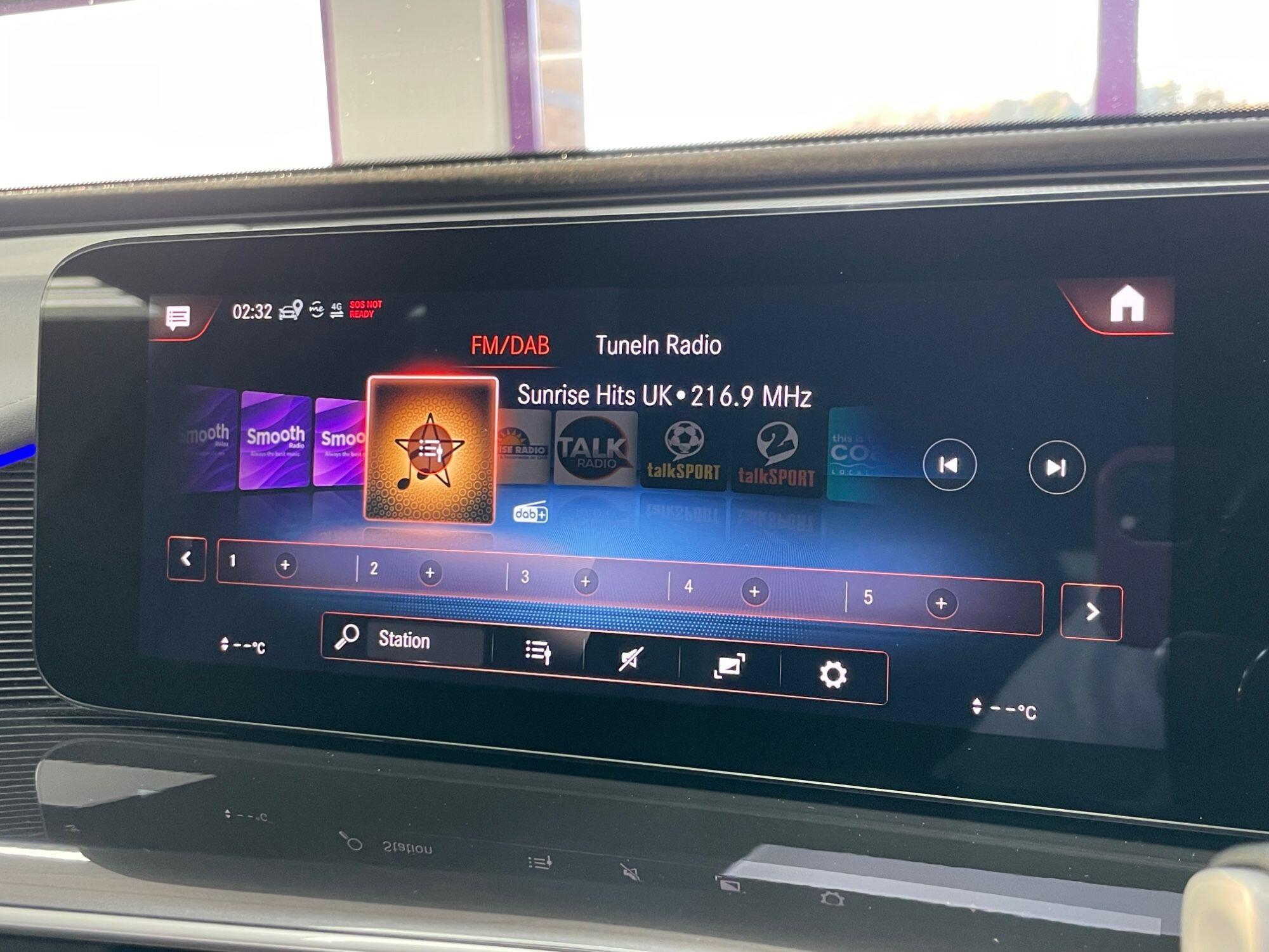 Mercedes Eqc - Image 42