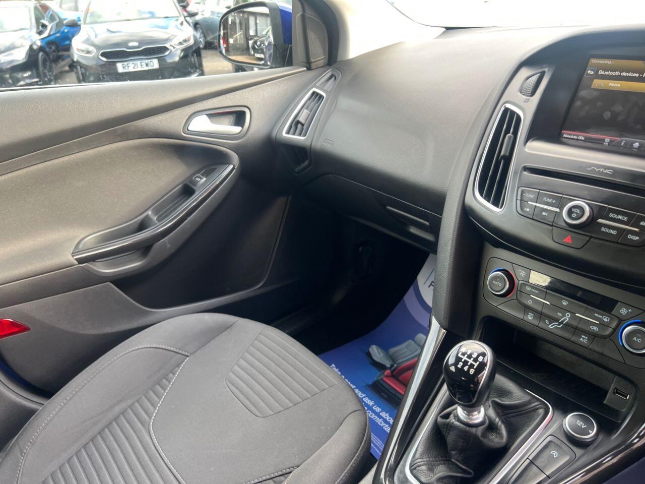 Ford Focus - Image 16