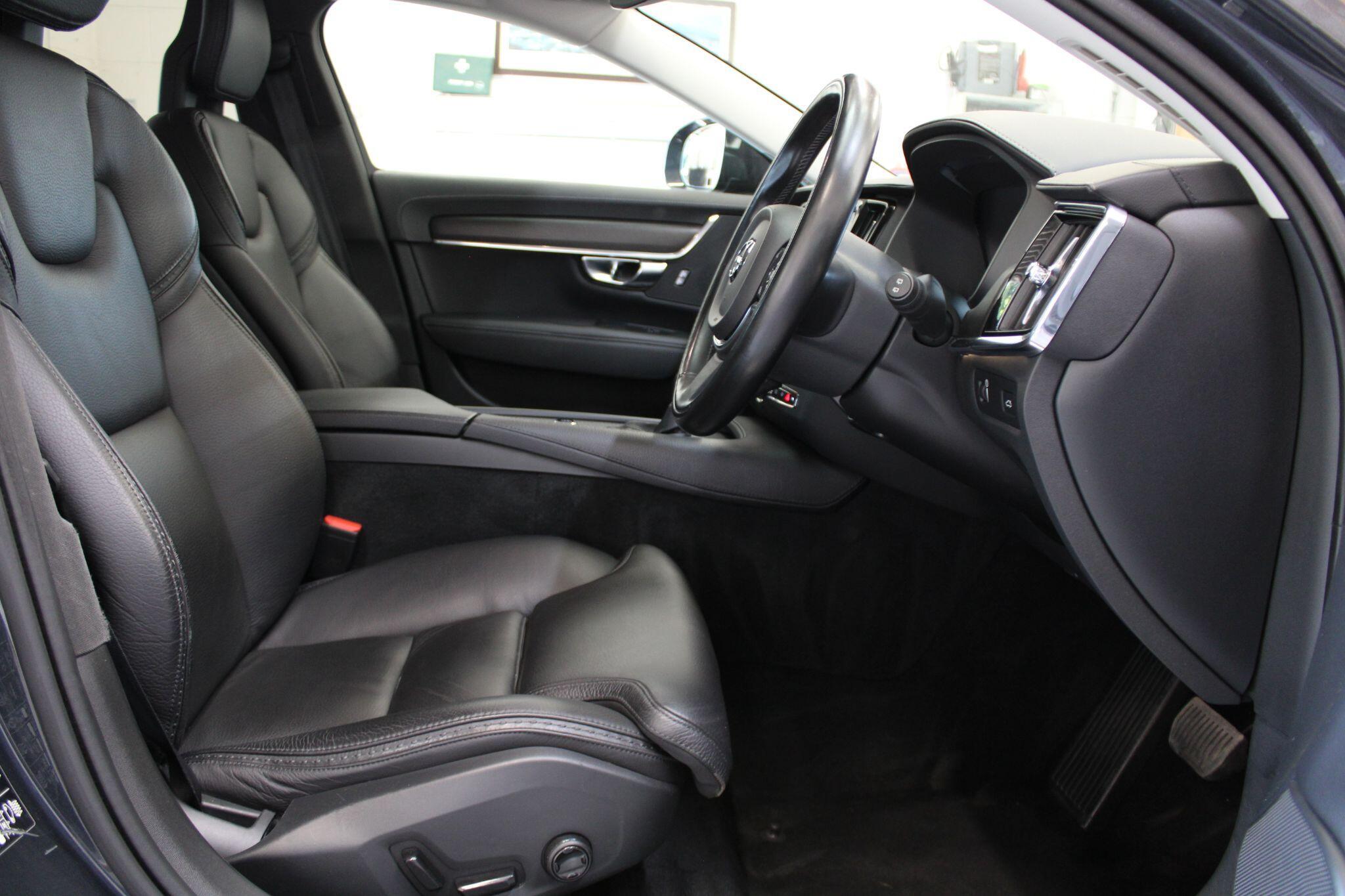 Volvo V90 CROSS COUNTRY - Image 17