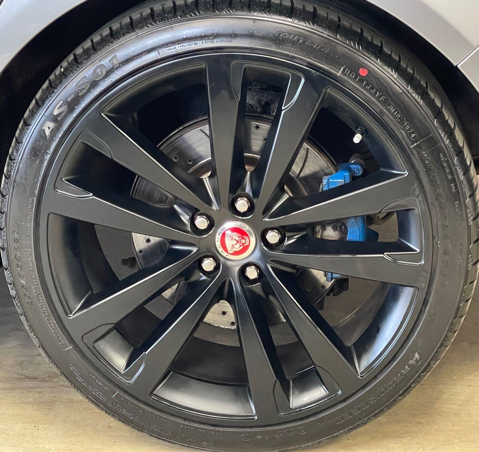 Jaguar XF - Image 16