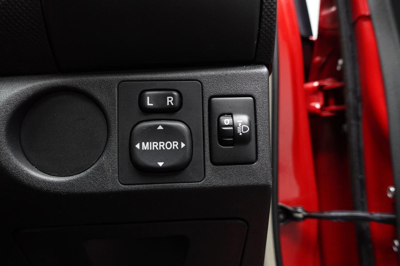 Toyota Yaris - Image 35