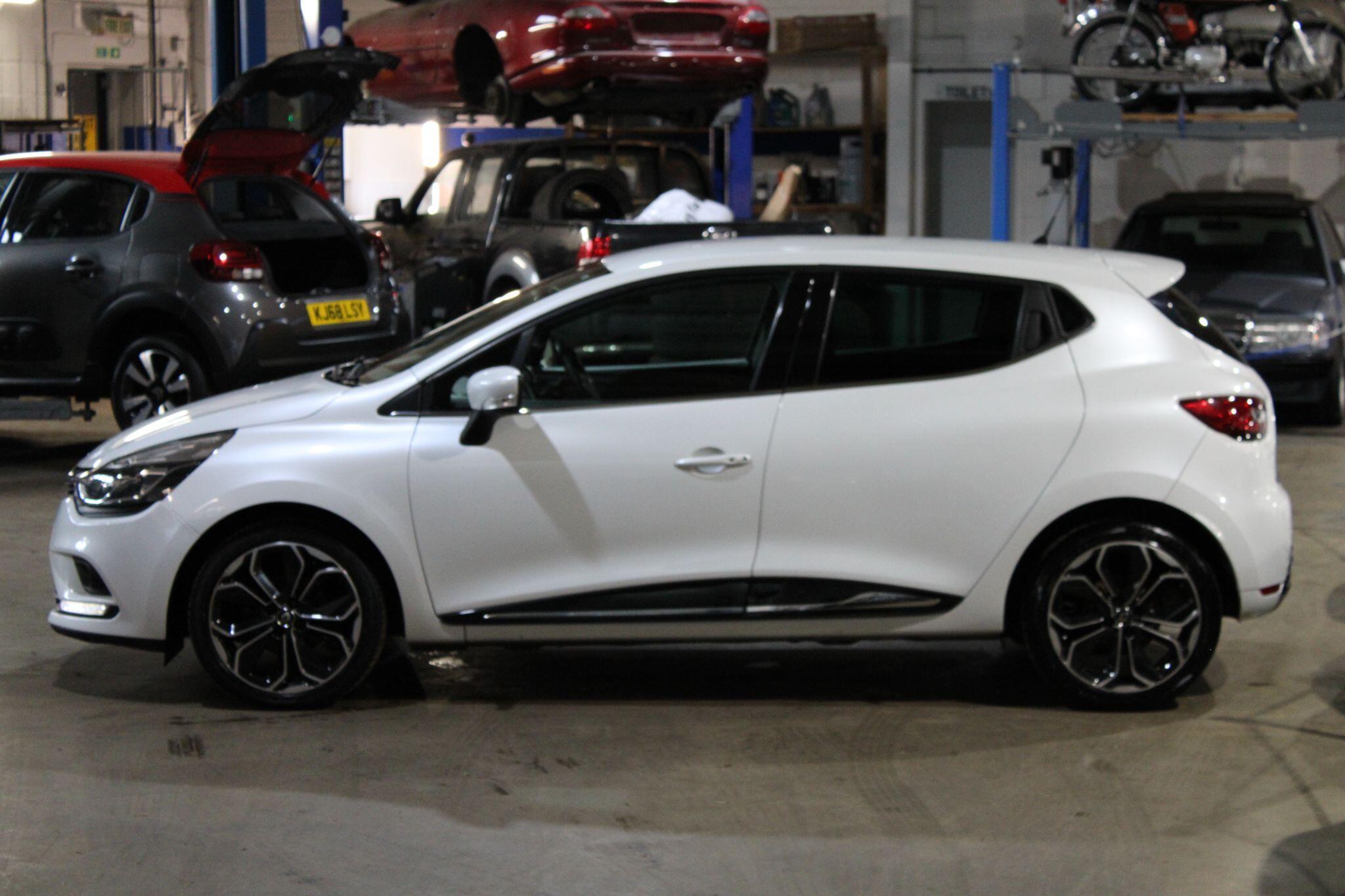 Renault Clio - Image 5