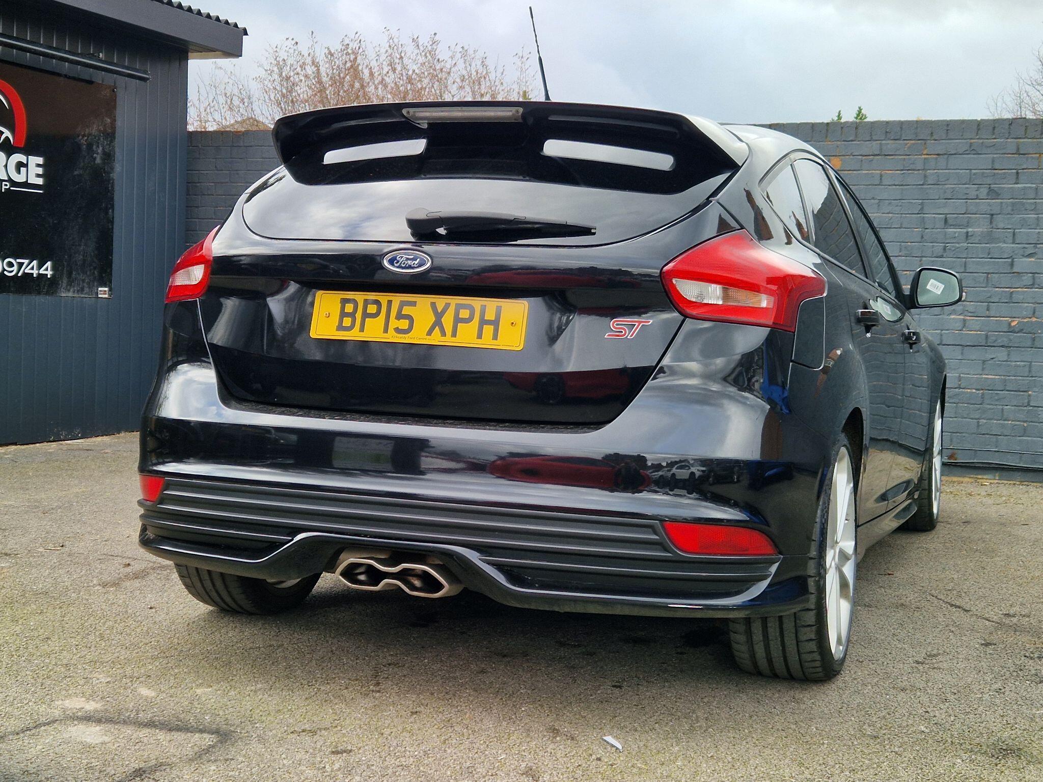 Ford Focus - Image 25