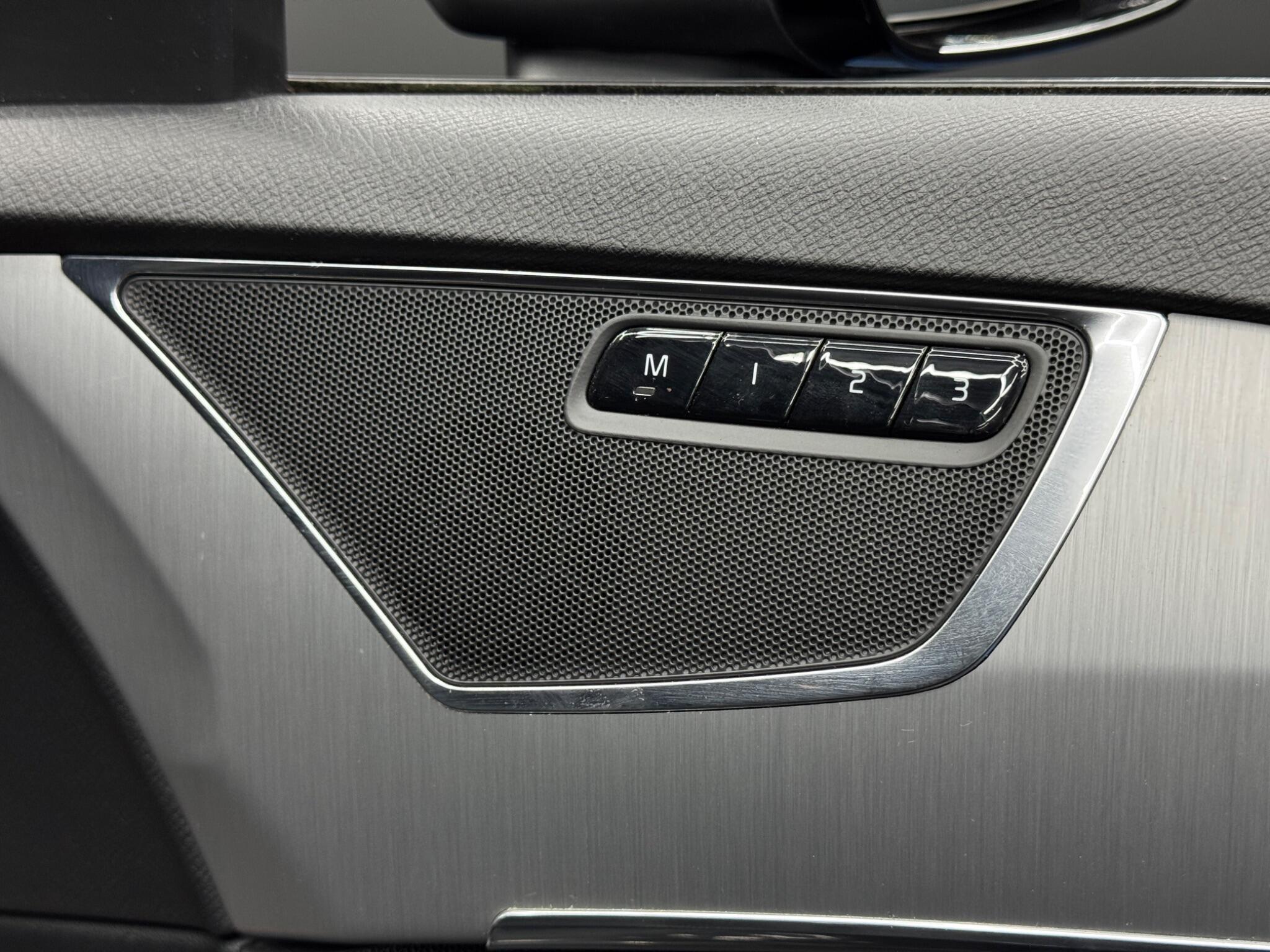 Volvo XC90 - Image 42