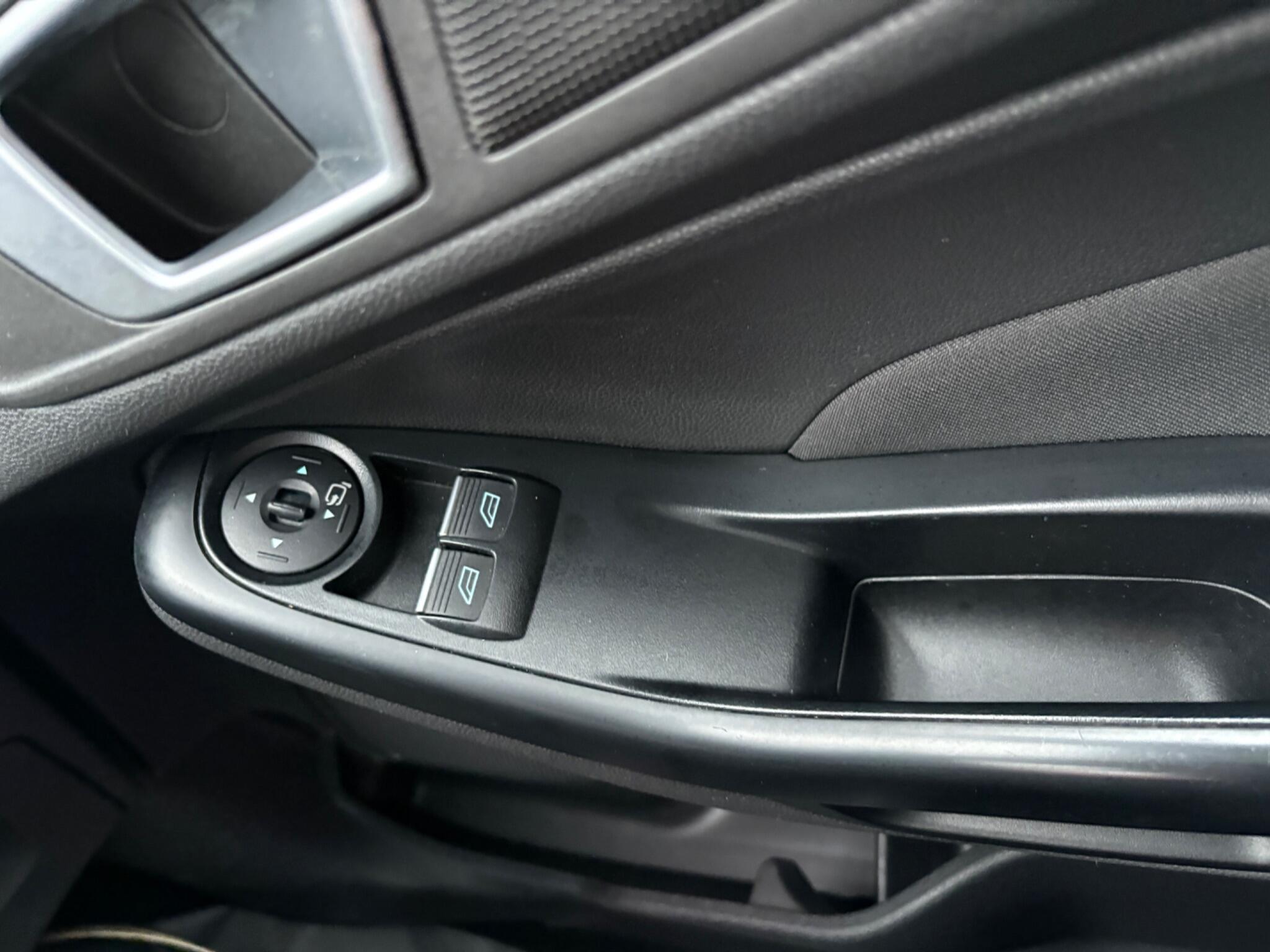 Ford Fiesta - Image 18