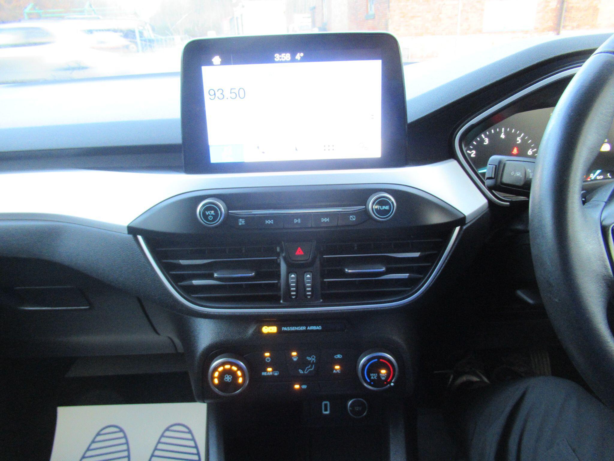Ford Focus - Image 28