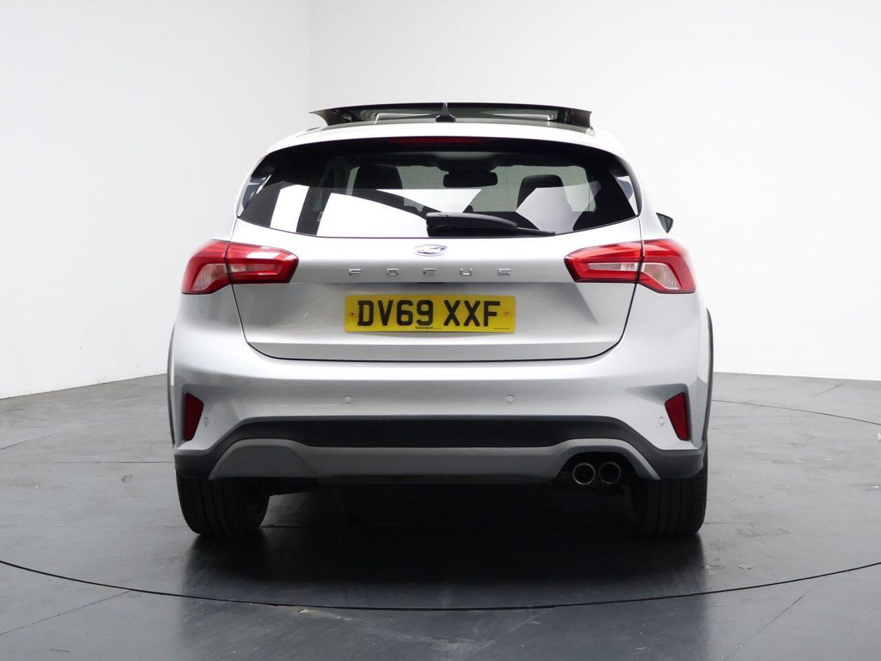 Ford Focus - Image 11