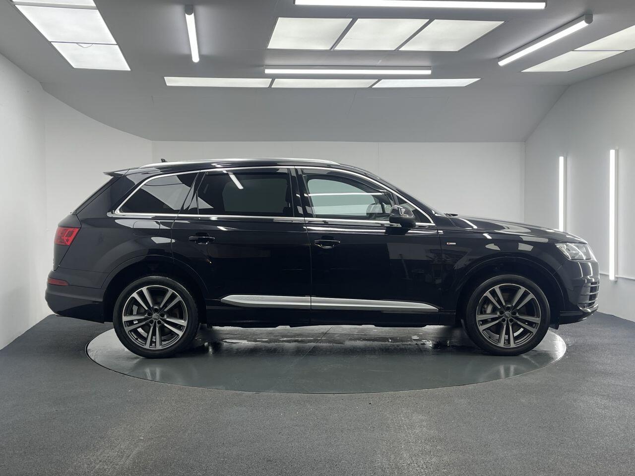 Audi Q7 - Image 13