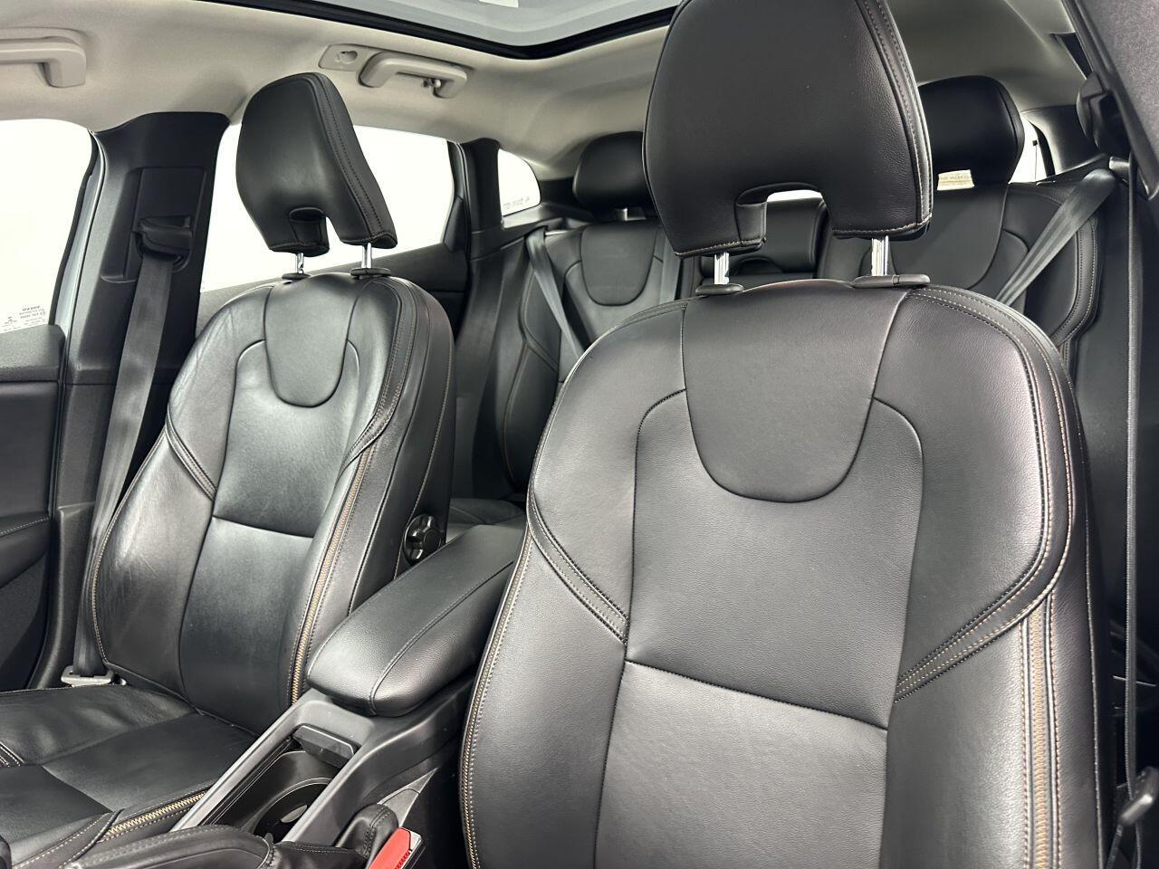 Volvo V40 CROSS COUNTRY - Image 14