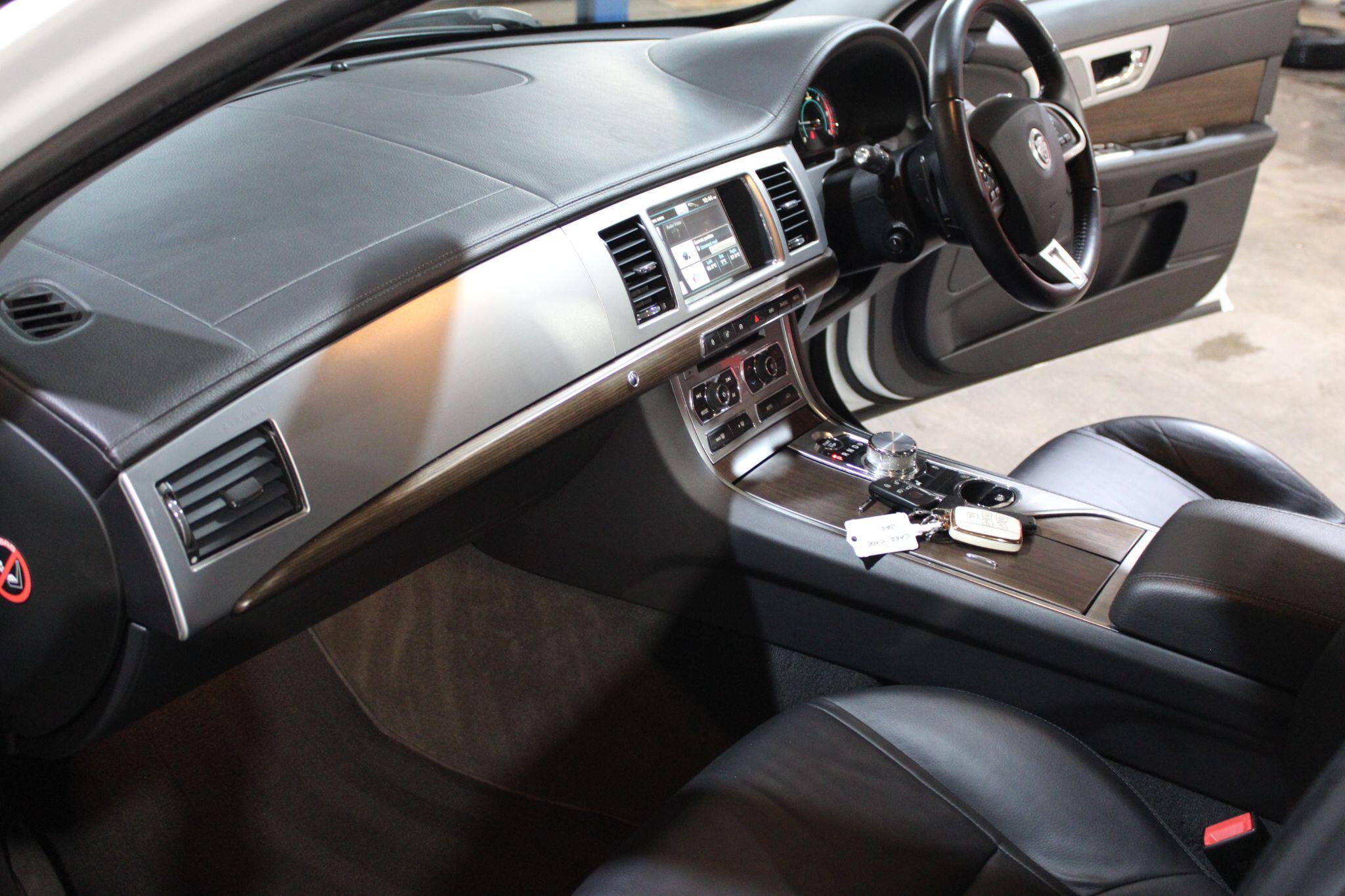 Jaguar XF - Image 22