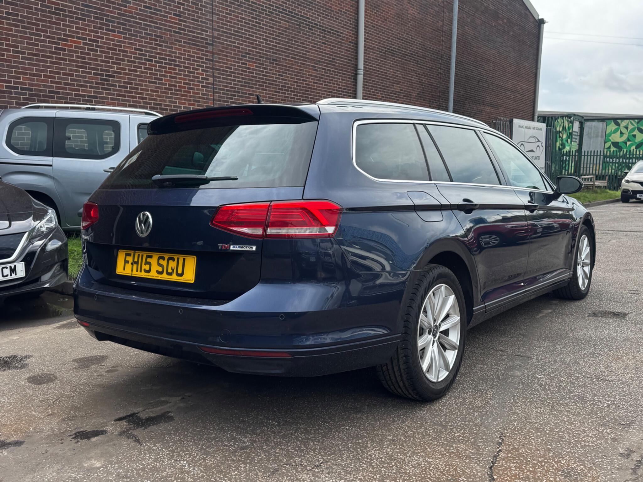 Volkswagen Passat - Image 8