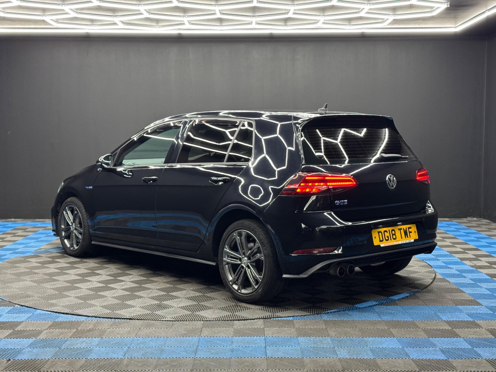 Volkswagen Golf - Image 7