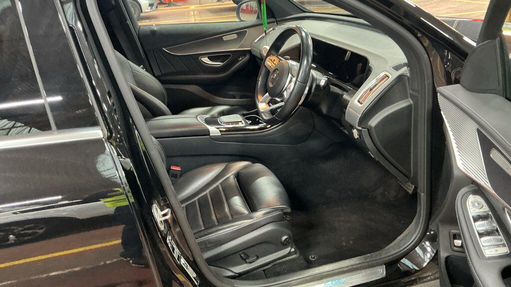 Mercedes Eqc - Image 4
