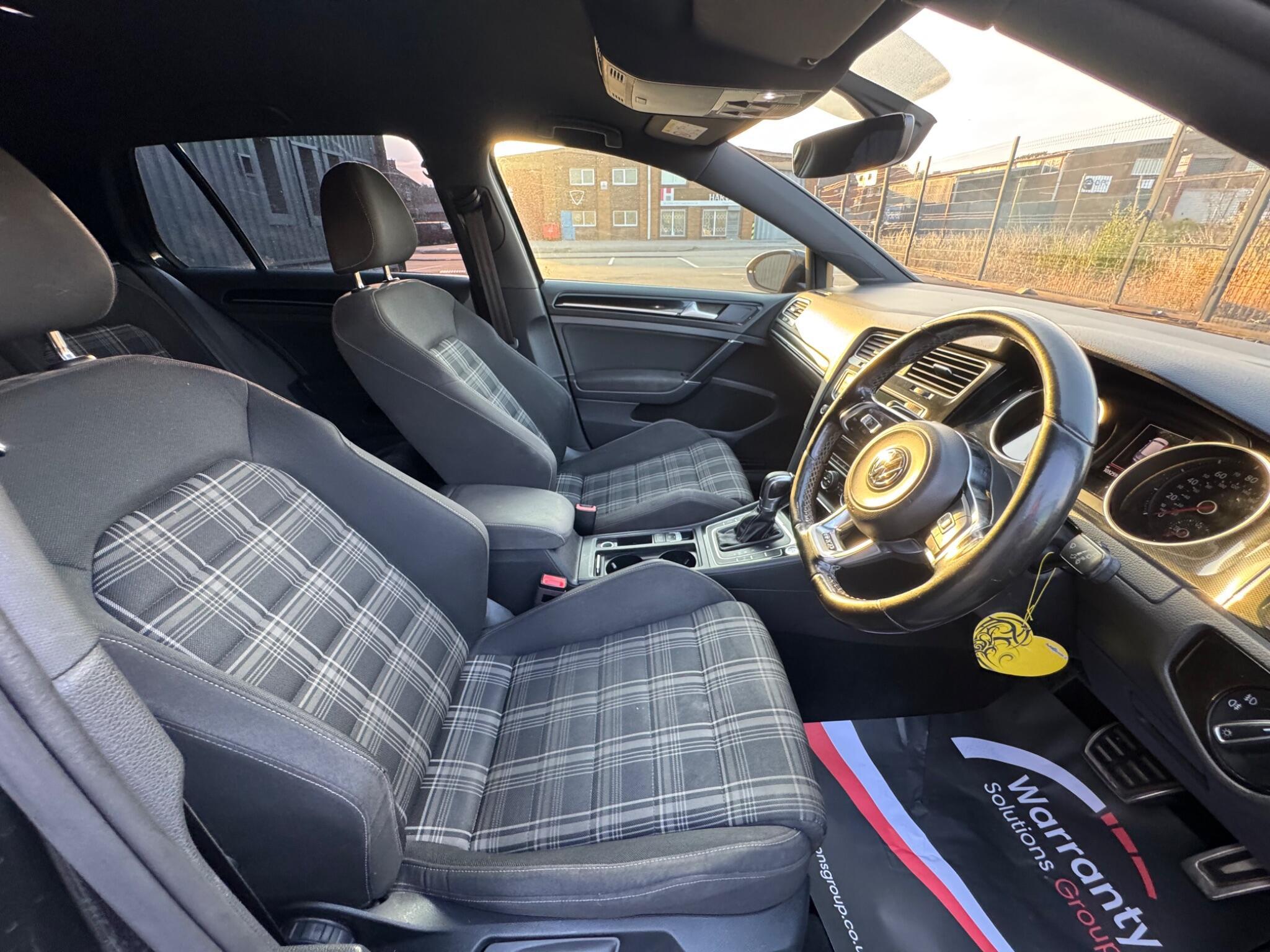 Volkswagen Golf - Image 16
