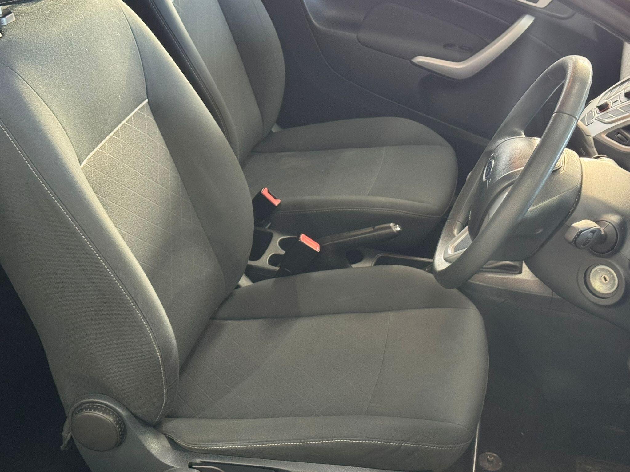 Ford Fiesta - Image 15