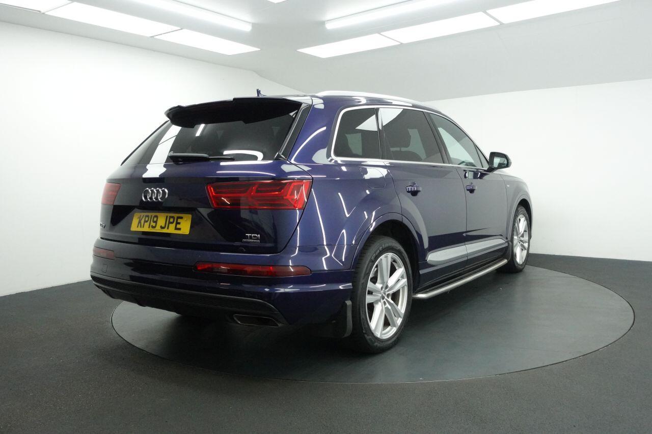 Audi Q7 - Image 12