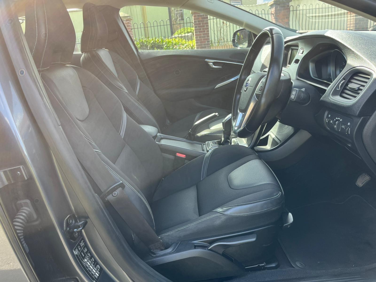 Volvo V40 - Image 11