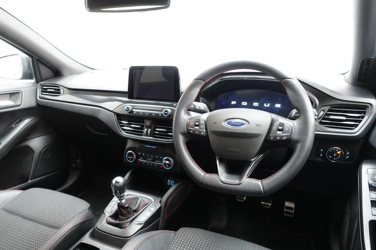 Ford Focus - Image 15