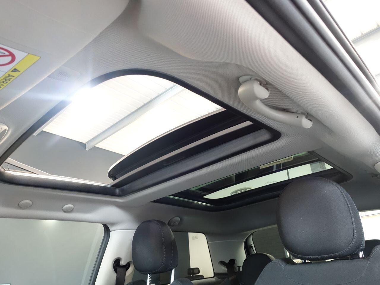 MINI Hatch - Image 2