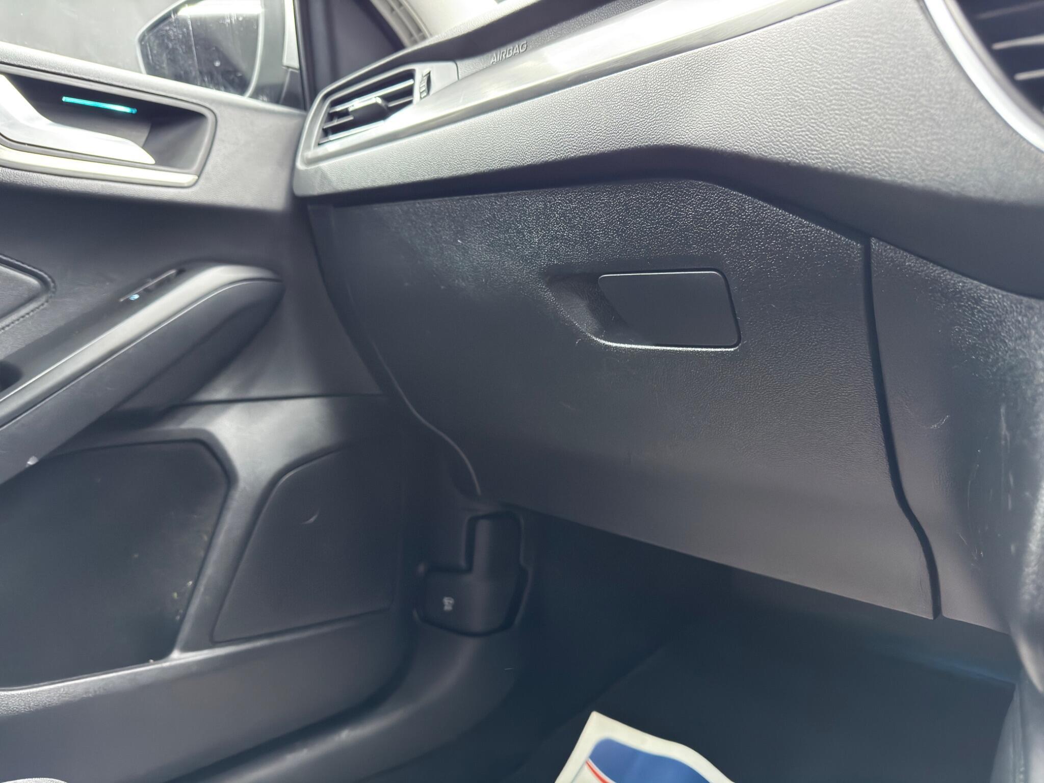 Ford Focus - Image 43